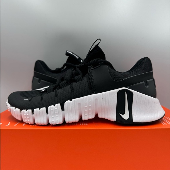 Nike Shoes - Nike Free Metcon 5 Black White BRAND NEW Size 9.5 Women